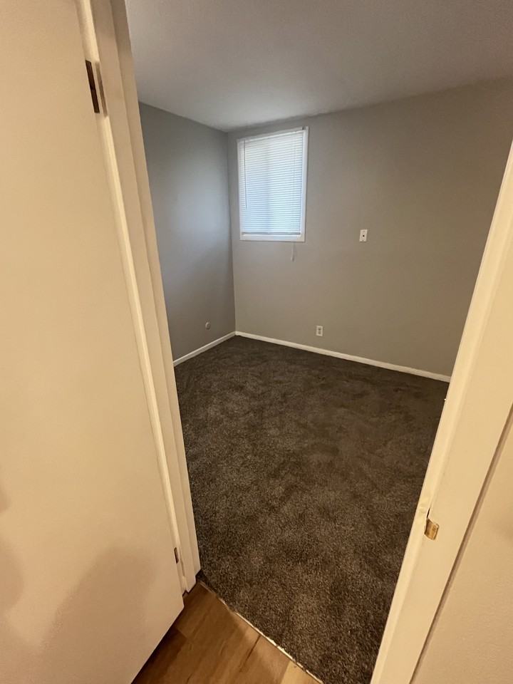 2400 South Detroit AvenueApt 4 #4 - Photo 3 of 4