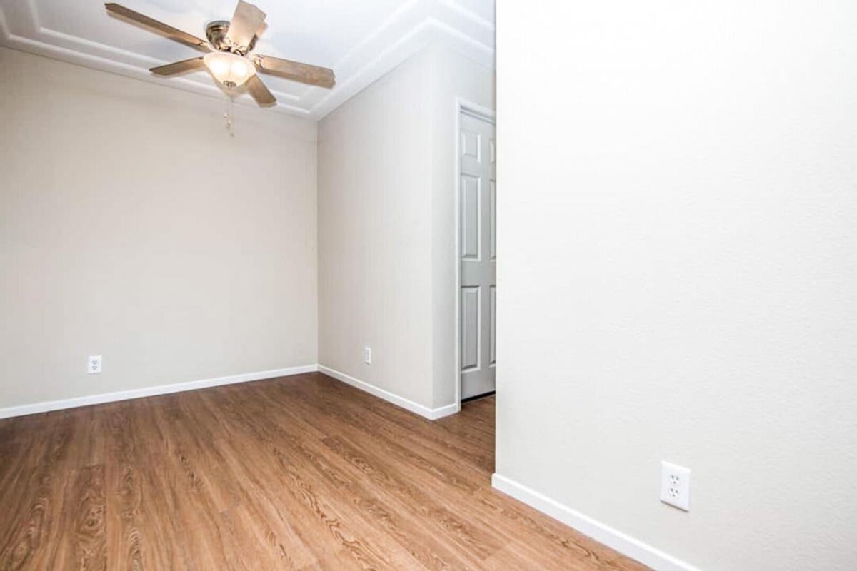8148 Genesee Ave - Photo 5 of 50