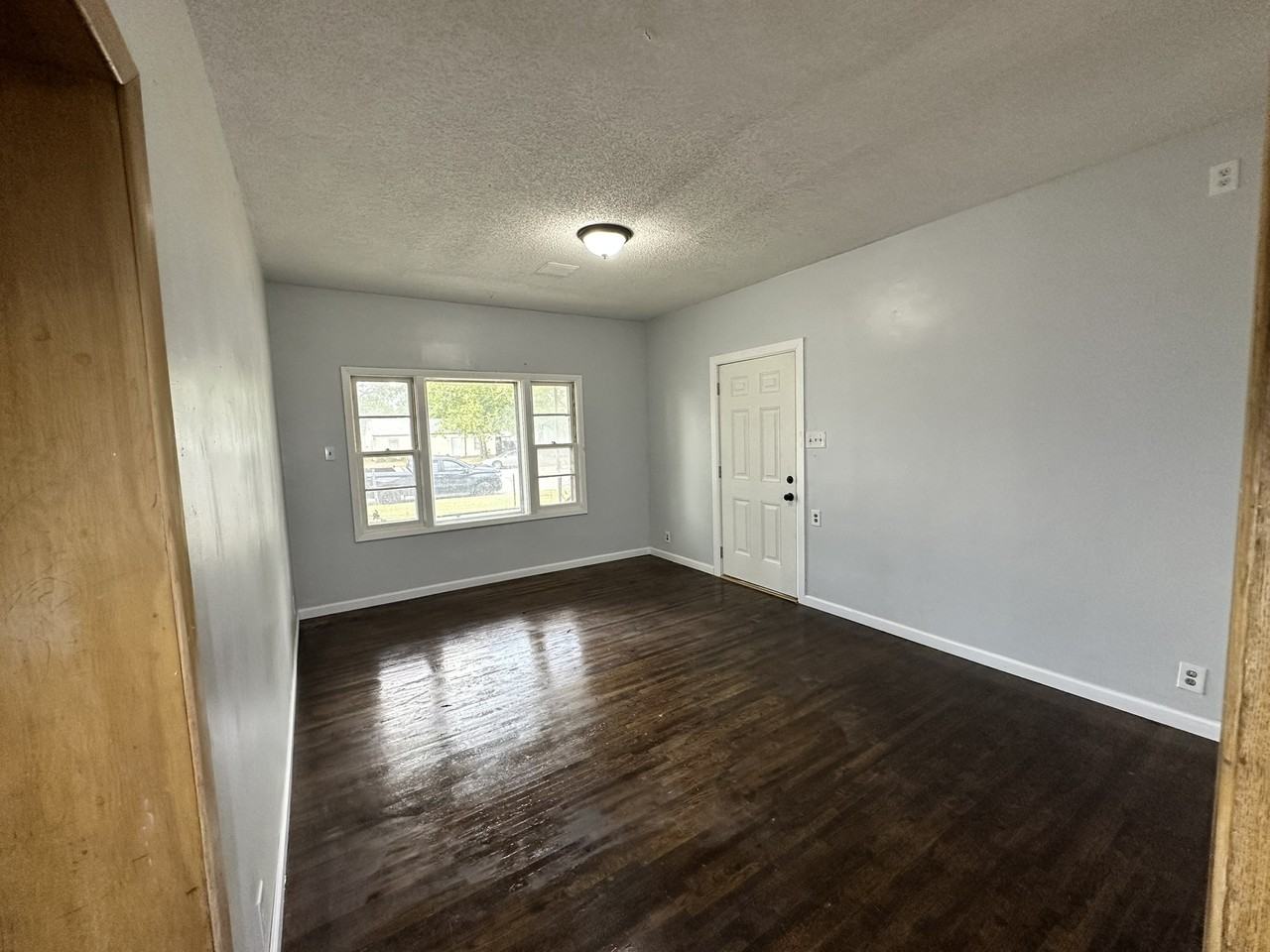 523 E 3rd Ave #1 - Photo 2 of 9
