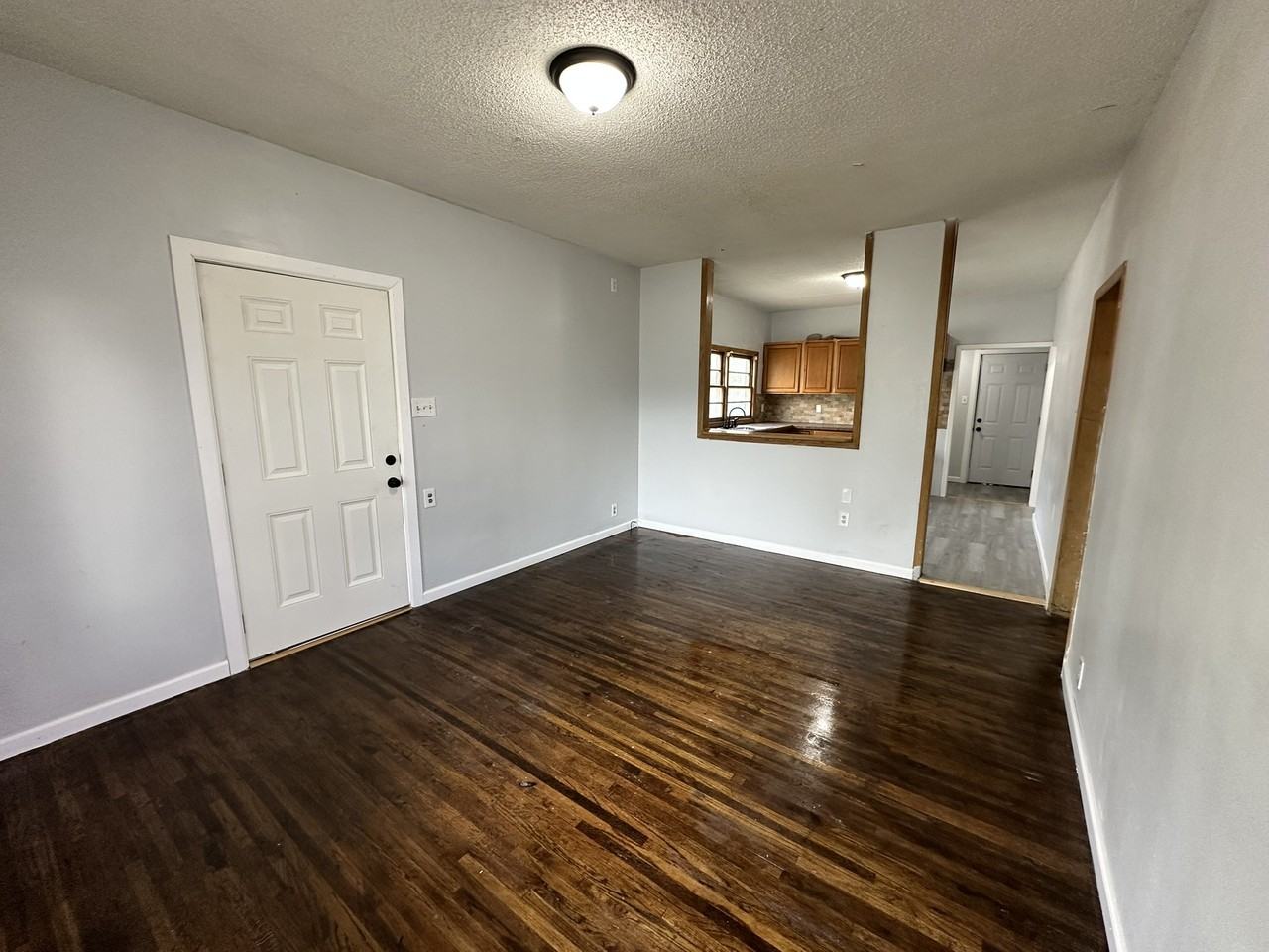 523 E 3rd Ave #1 - Photo 3 of 9