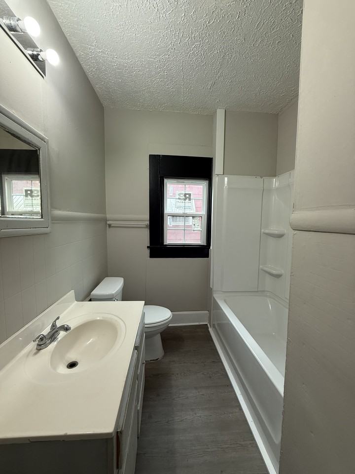 3116 Steiner Ave Sw #1 - Photo 7 of 8