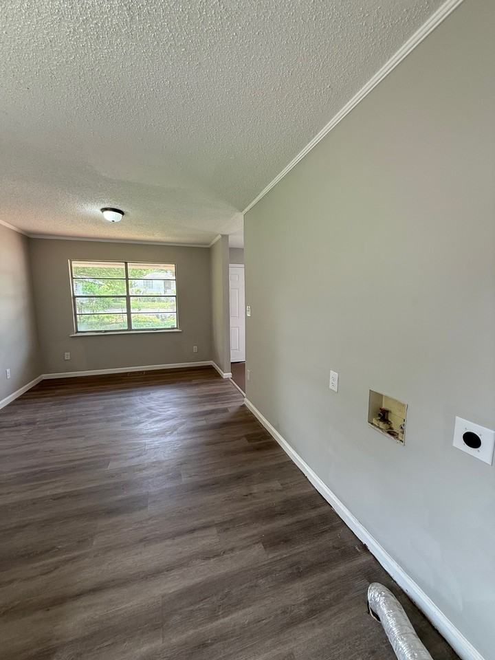 3720 Howard Ave Sw #1 - Photo 3 of 8