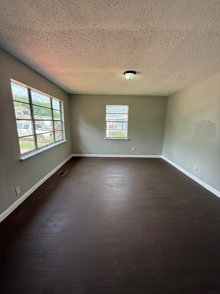 3720 Howard Ave Sw #1 - Photo 4 of 8