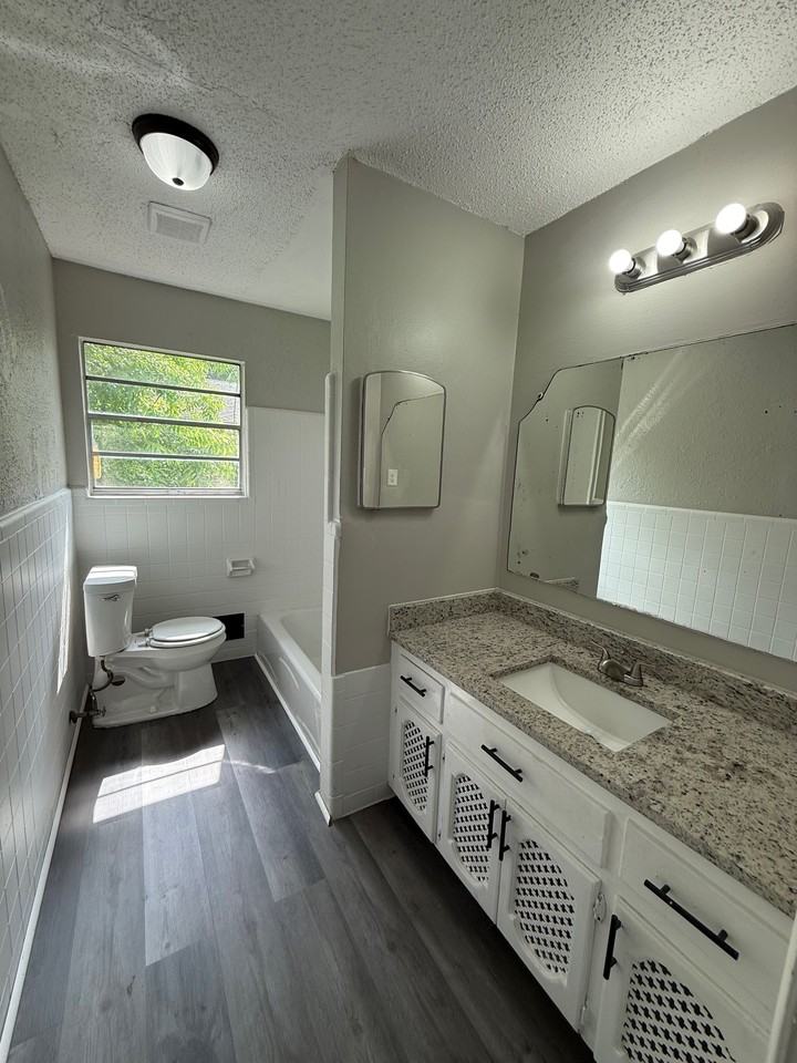 3720 Howard Ave Sw #1 - Photo 5 of 8