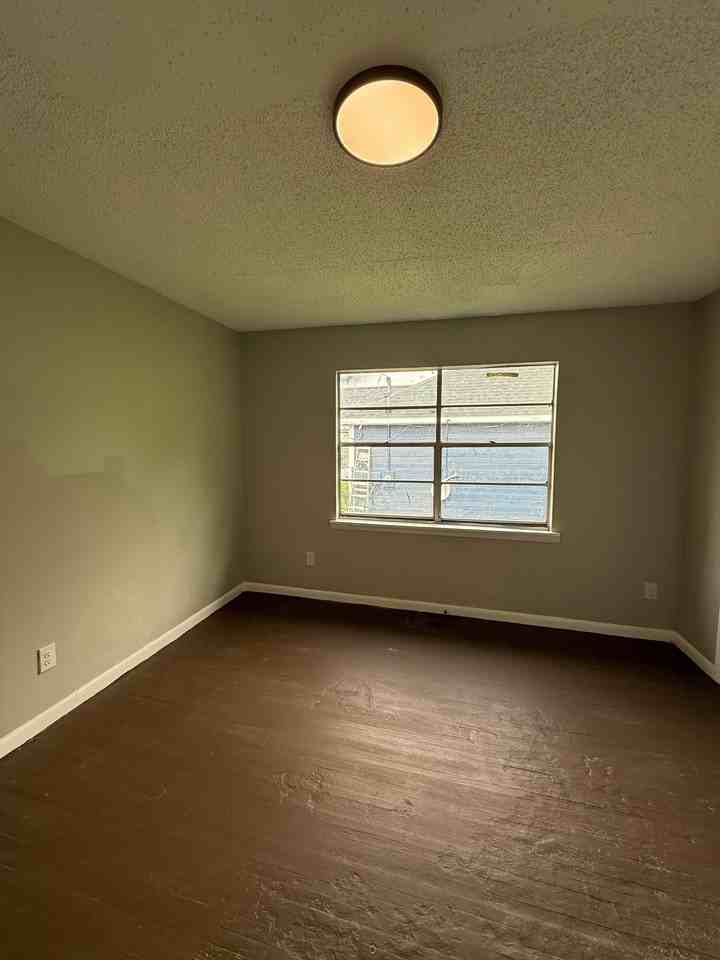 3720 Howard Ave Sw #1 - Photo 7 of 8