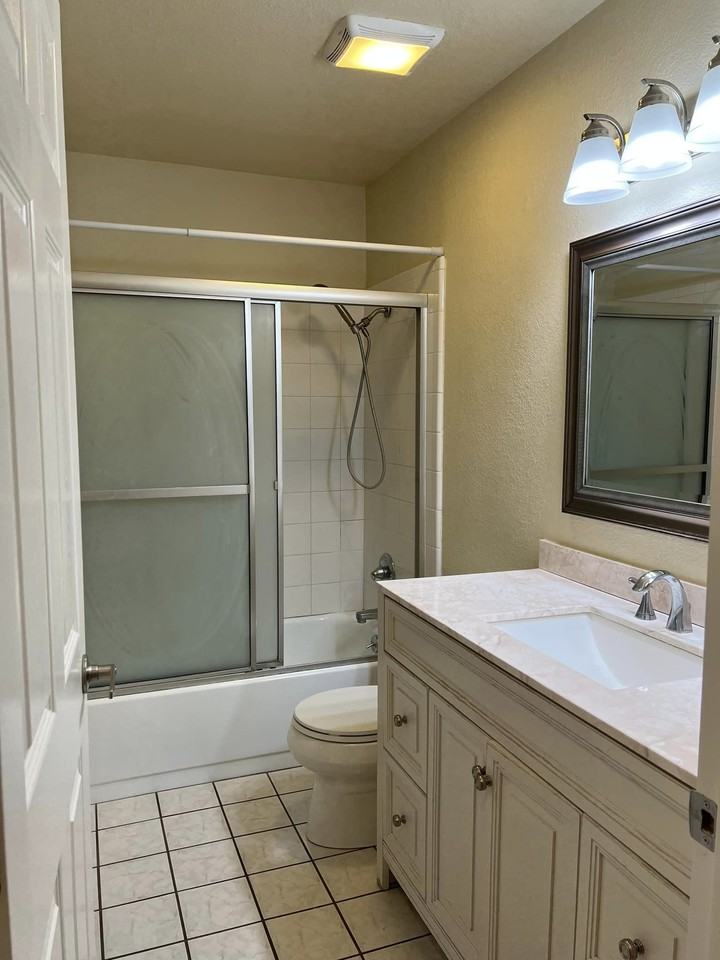 1819 Cherokee Dr #4 - Photo 5 of 15