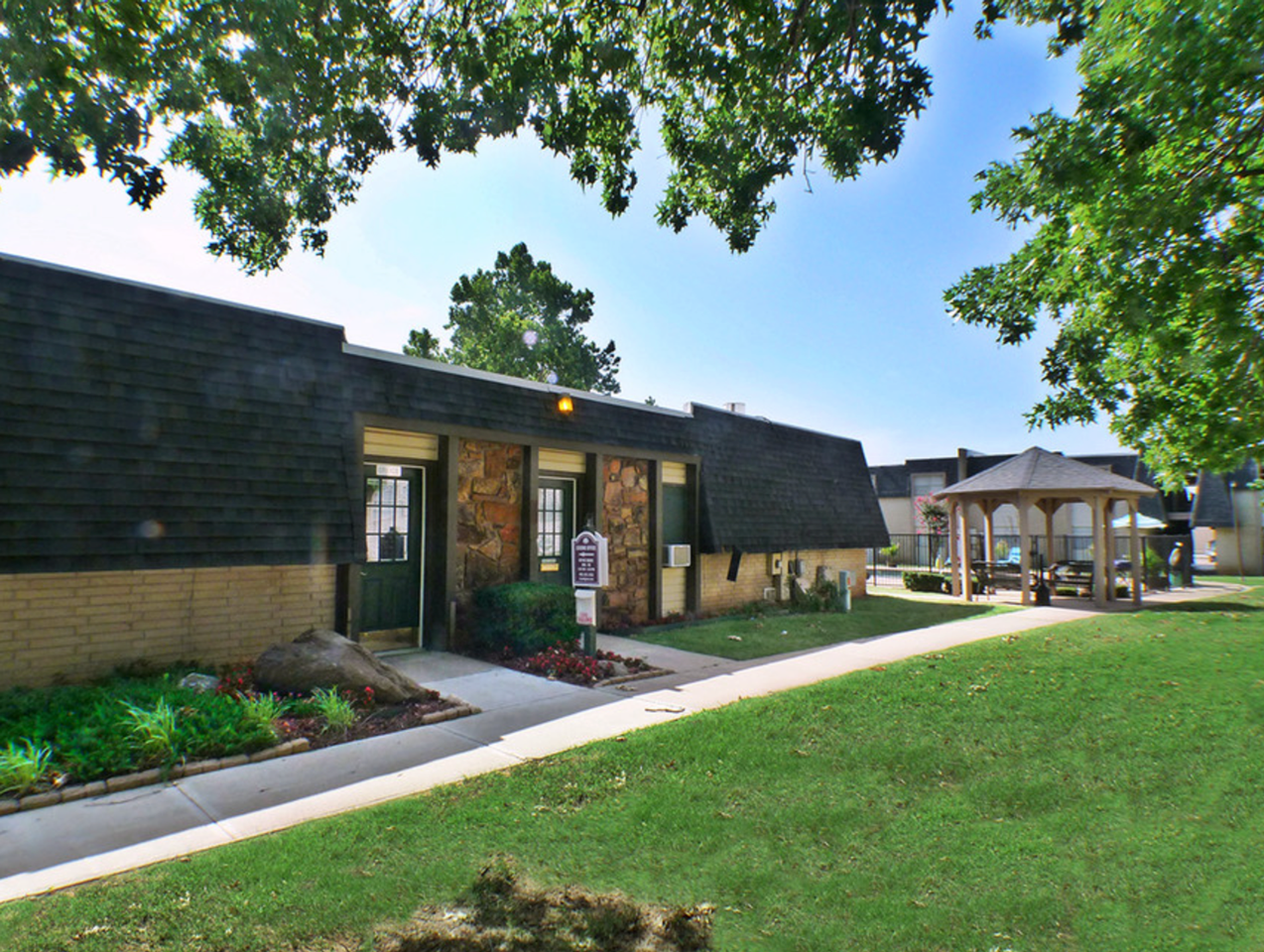 Bryant Grove Apartments - Photo 4 of 26