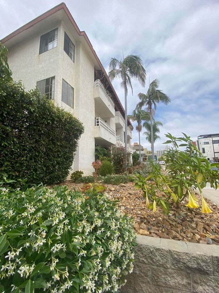 Hillcrest Palms Apartments - Photo 3 of 43