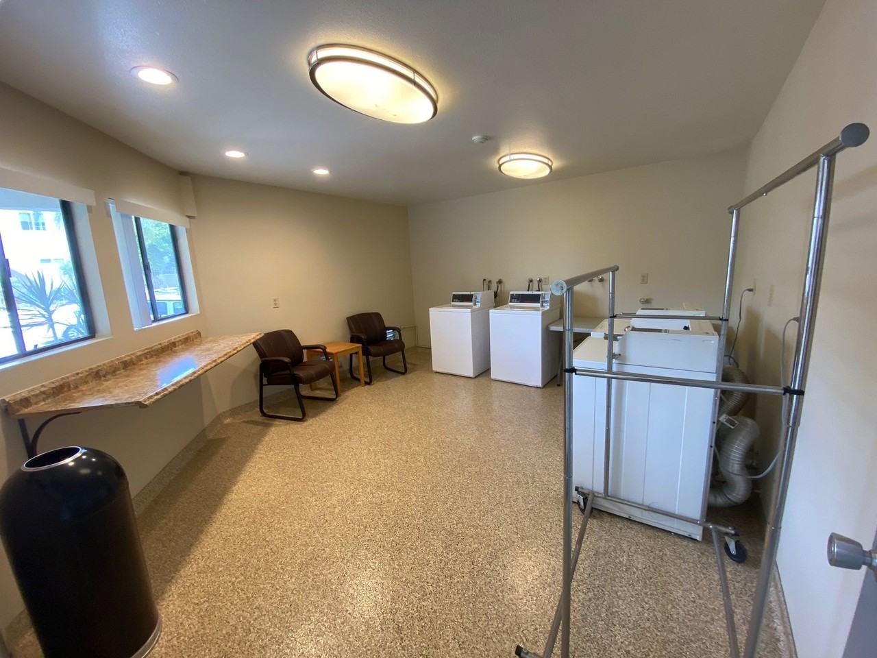 Hillcrest Palms Apartments - Photo 6 of 43