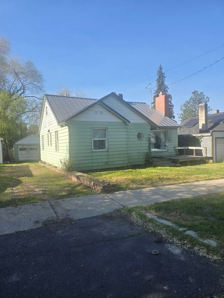 2348 Vine Ave - Photo 2 of 21