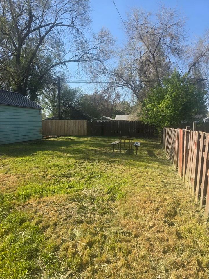 2348 Vine Ave - Photo 3 of 21