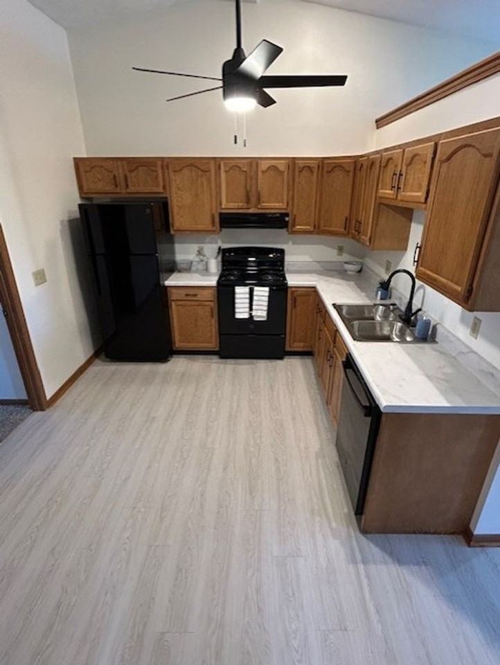 1565 Wayne St - Photo 3 of 15