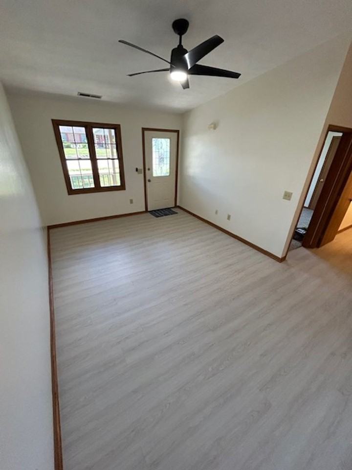 1565 Wayne St - Photo 5 of 15