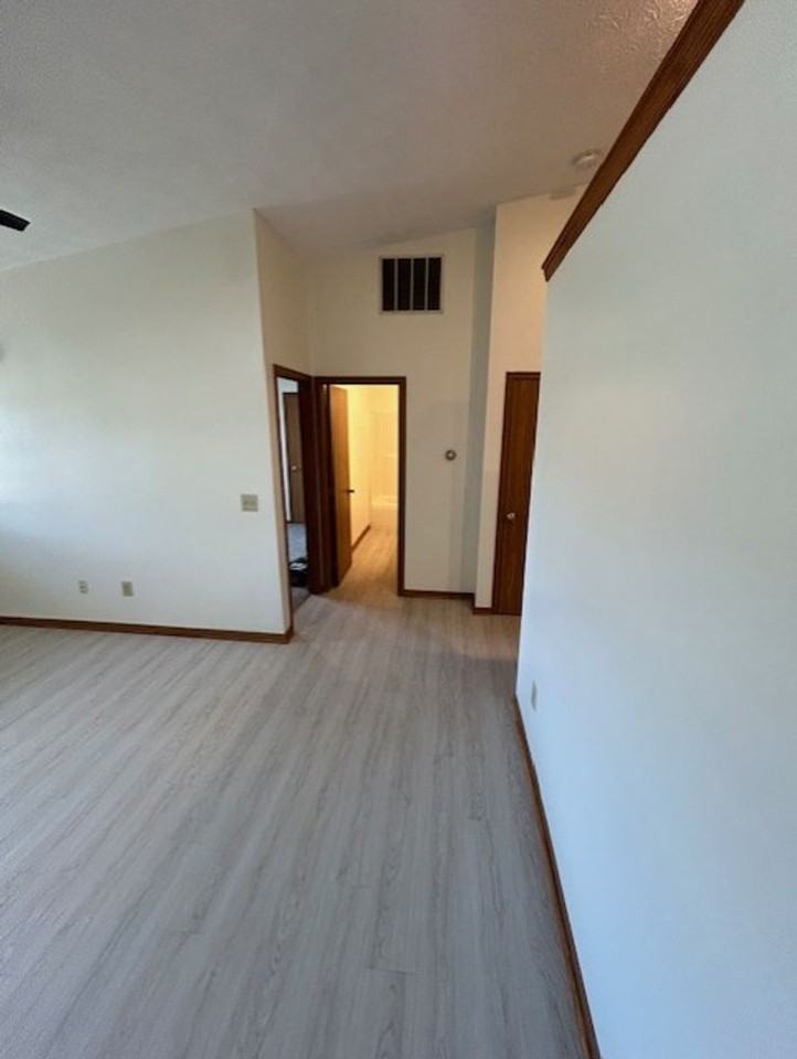 1565 Wayne St - Photo 7 of 15