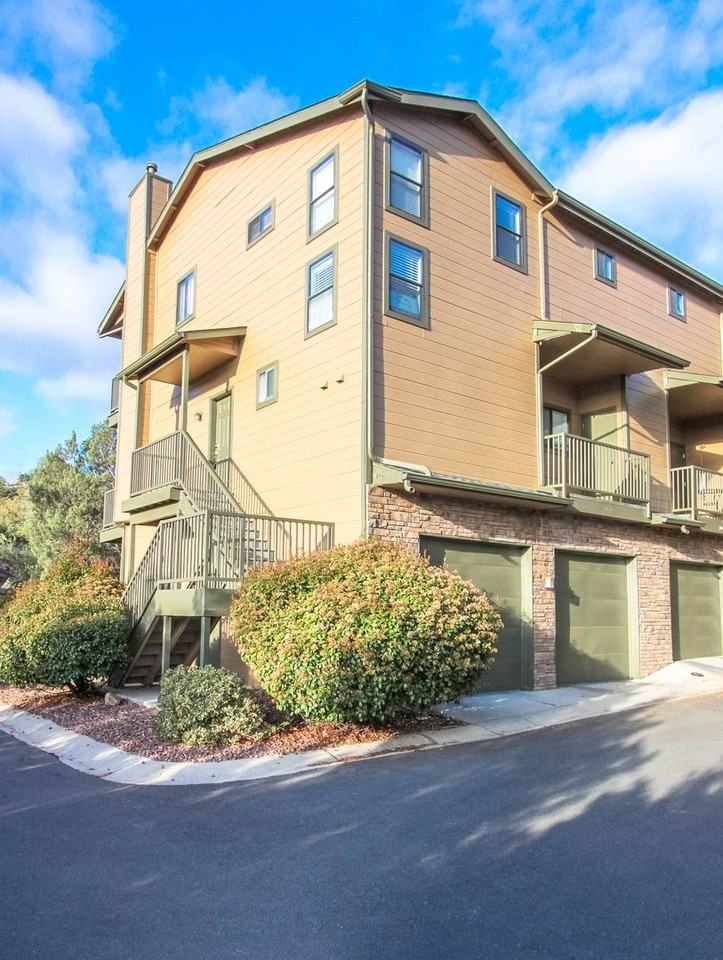 1060 Stratus Way