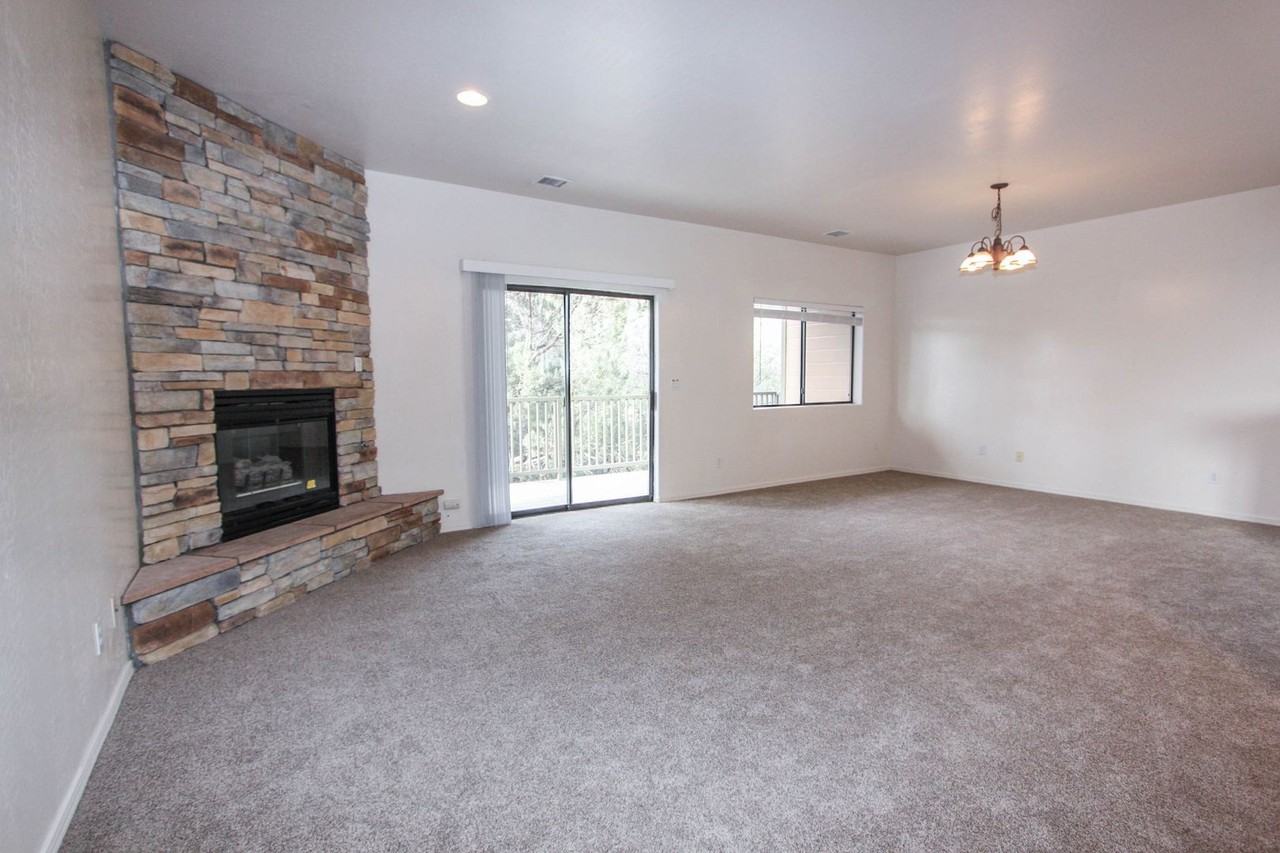 1060 Stratus Way - Photo 2 of 15
