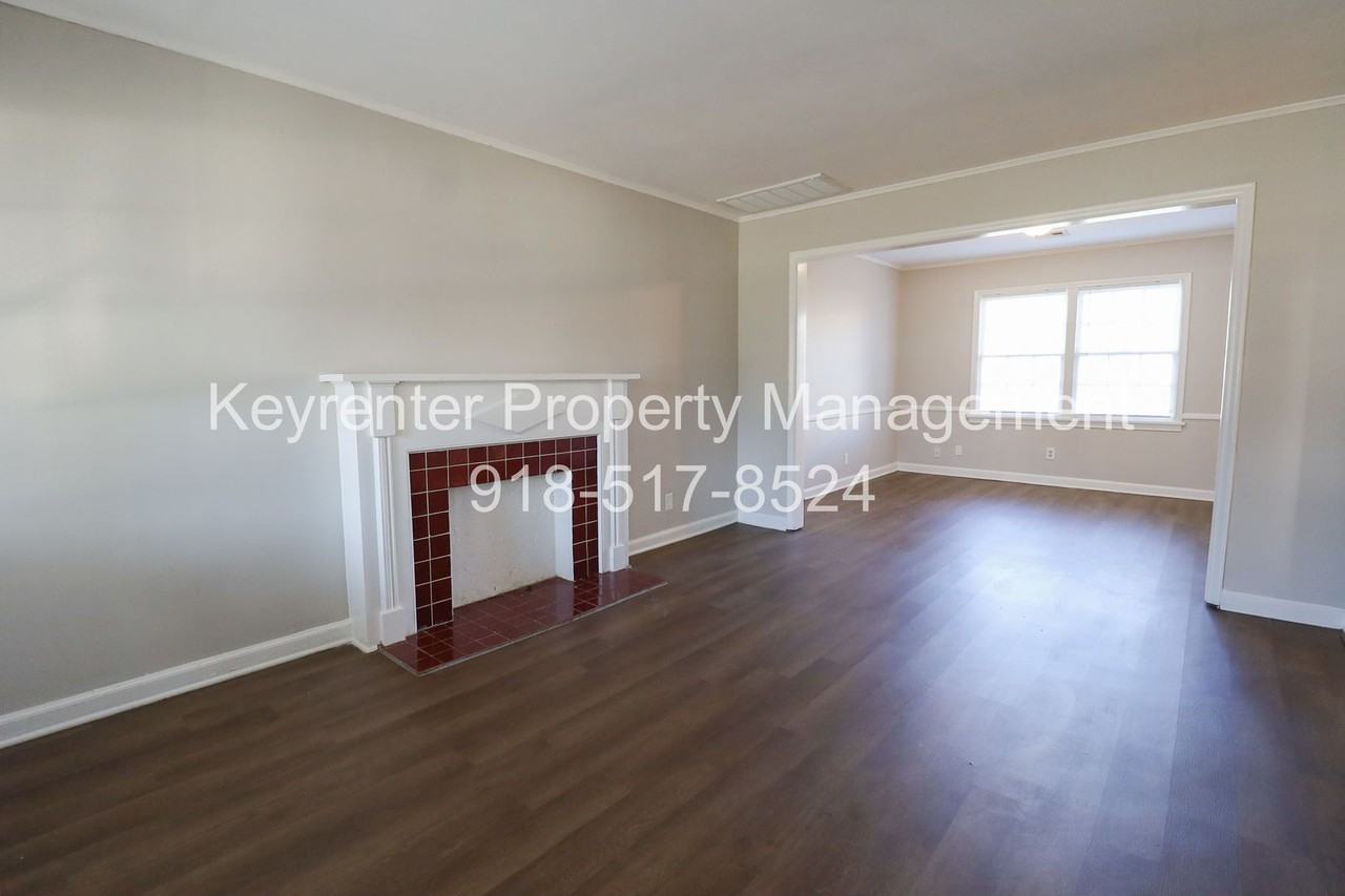 723 N Gary Pl - Photo 3 of 25