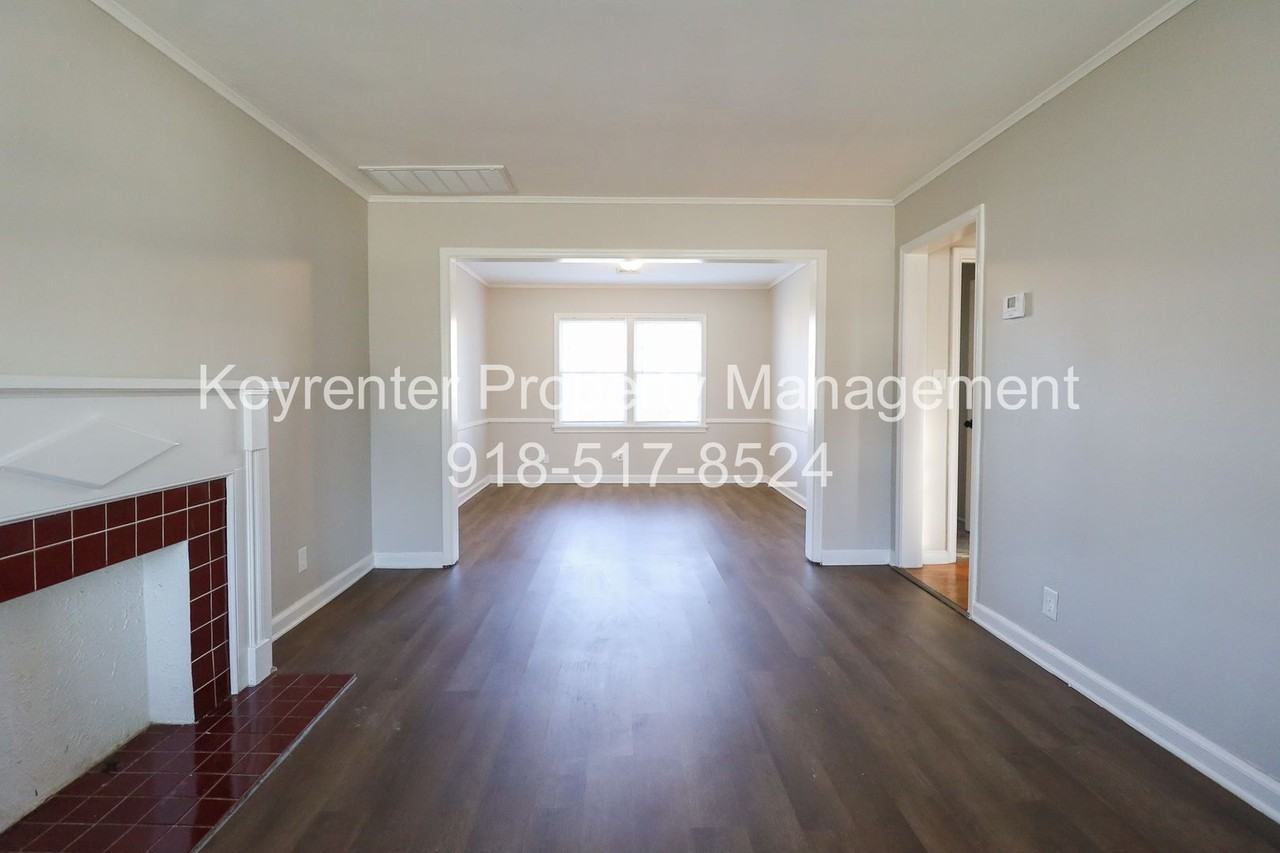 723 N Gary Pl - Photo 4 of 25