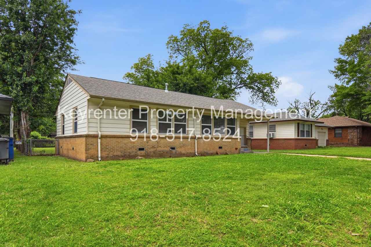 1514 E 49th St - Photo 2 of 22