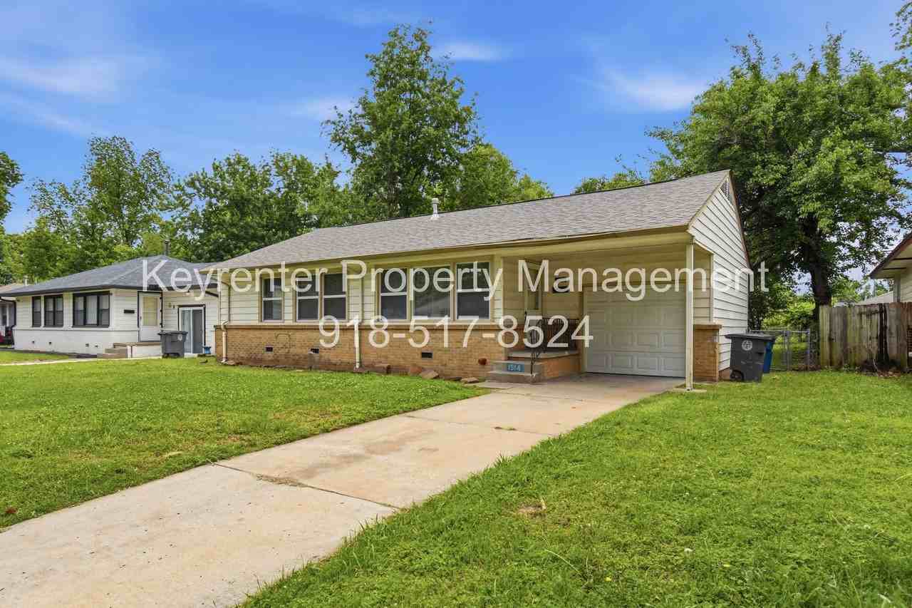 1514 E 49th St - Photo 3 of 22