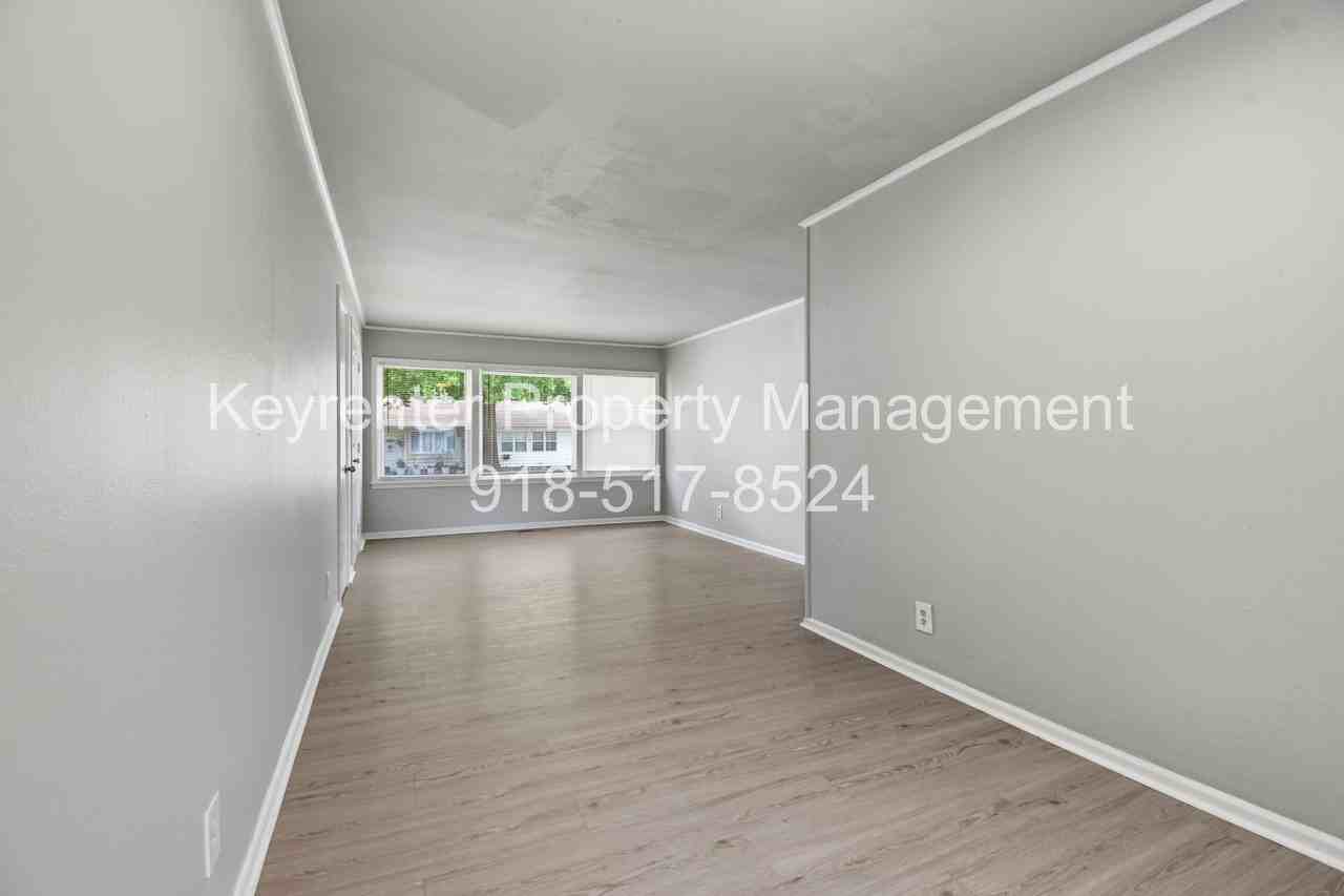 1514 E 49th St - Photo 4 of 22