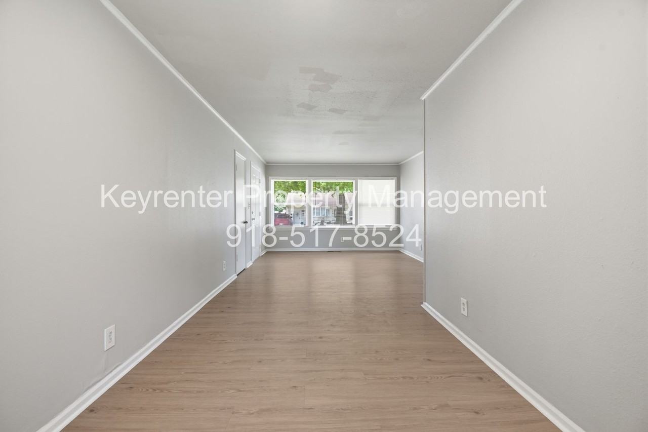 1514 E 49th St - Photo 5 of 22
