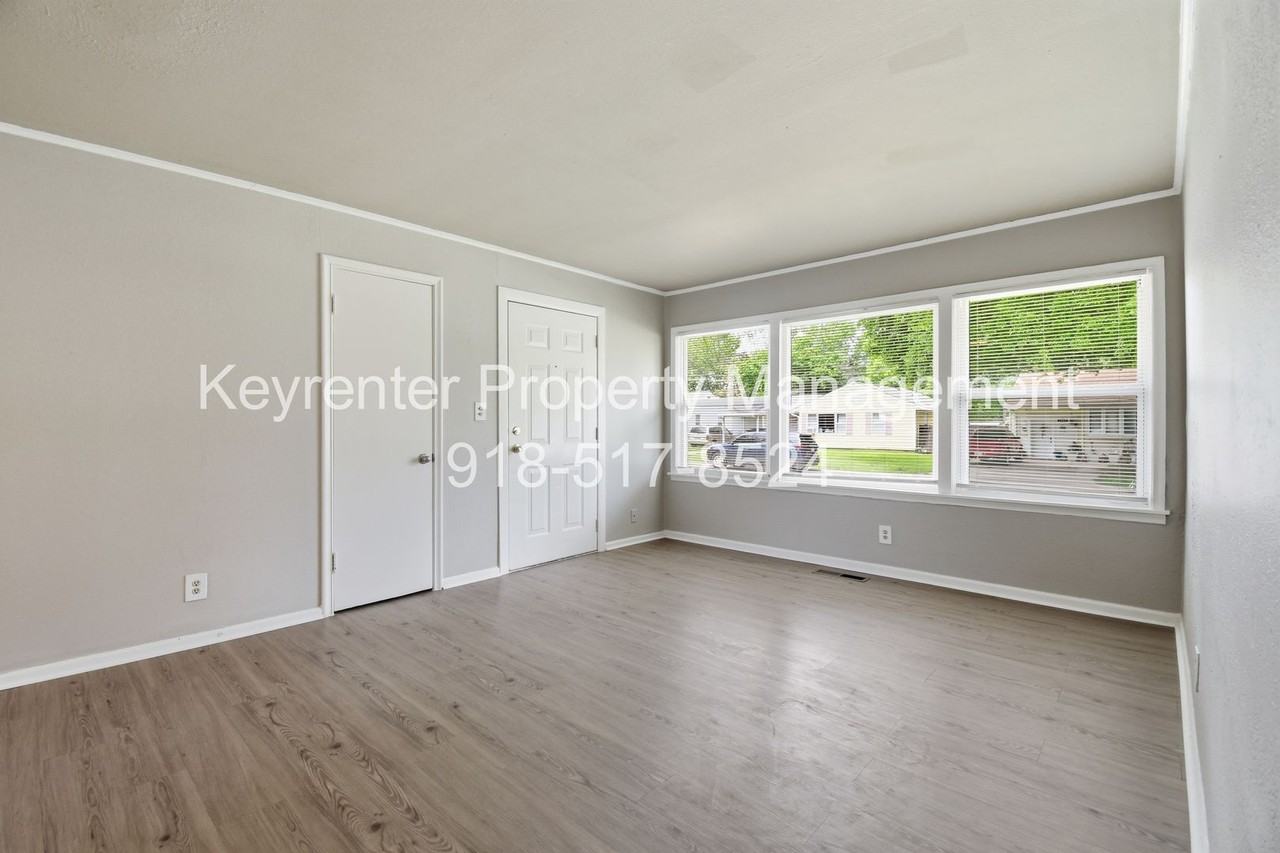 1514 E 49th St - Photo 7 of 22