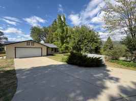 featured image of Hangtree Ln