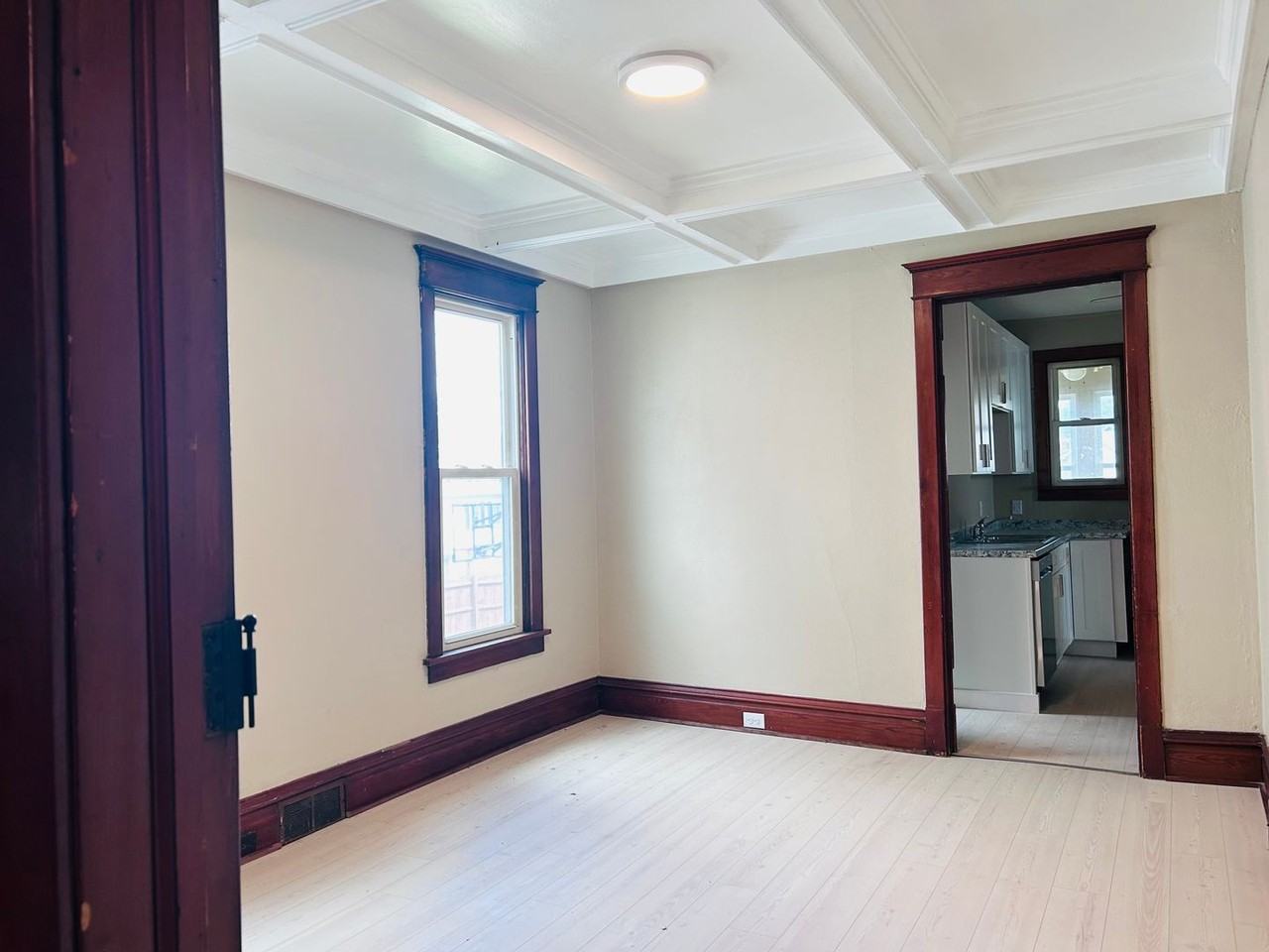 440 Winona St - Photo 6 of 15