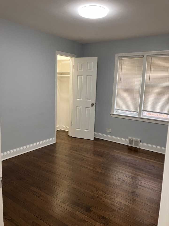7344 South Rockwell Street - Photo 3 of 8