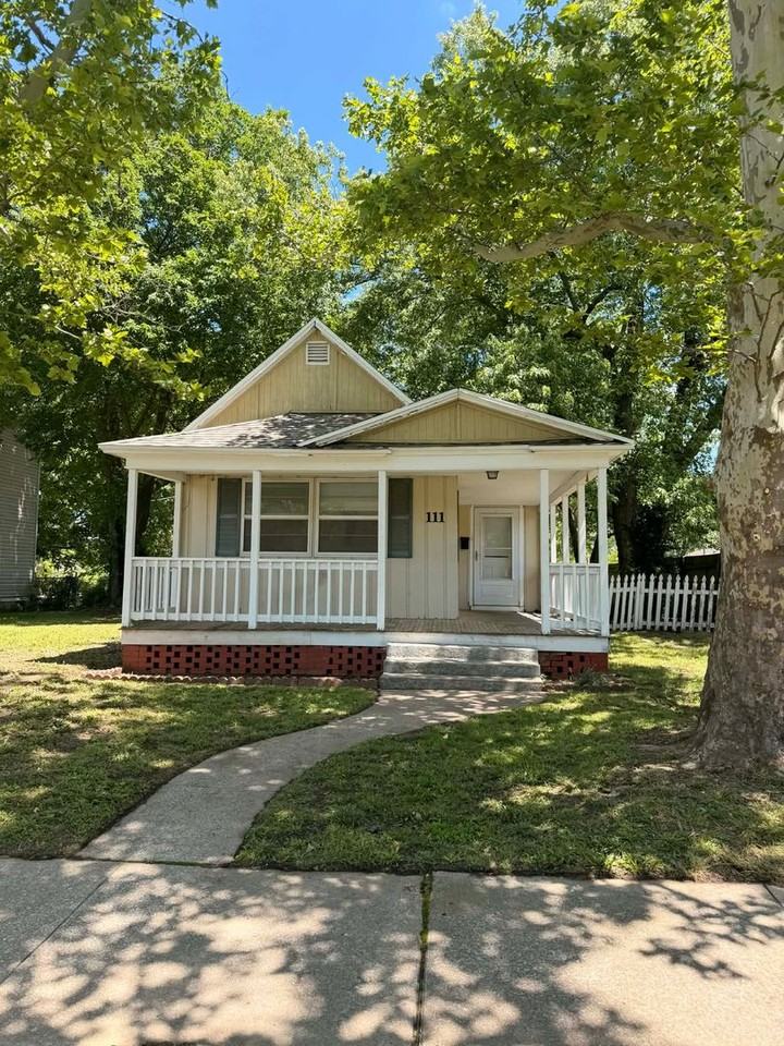111 N Gray Ave - Photo 2 of 15