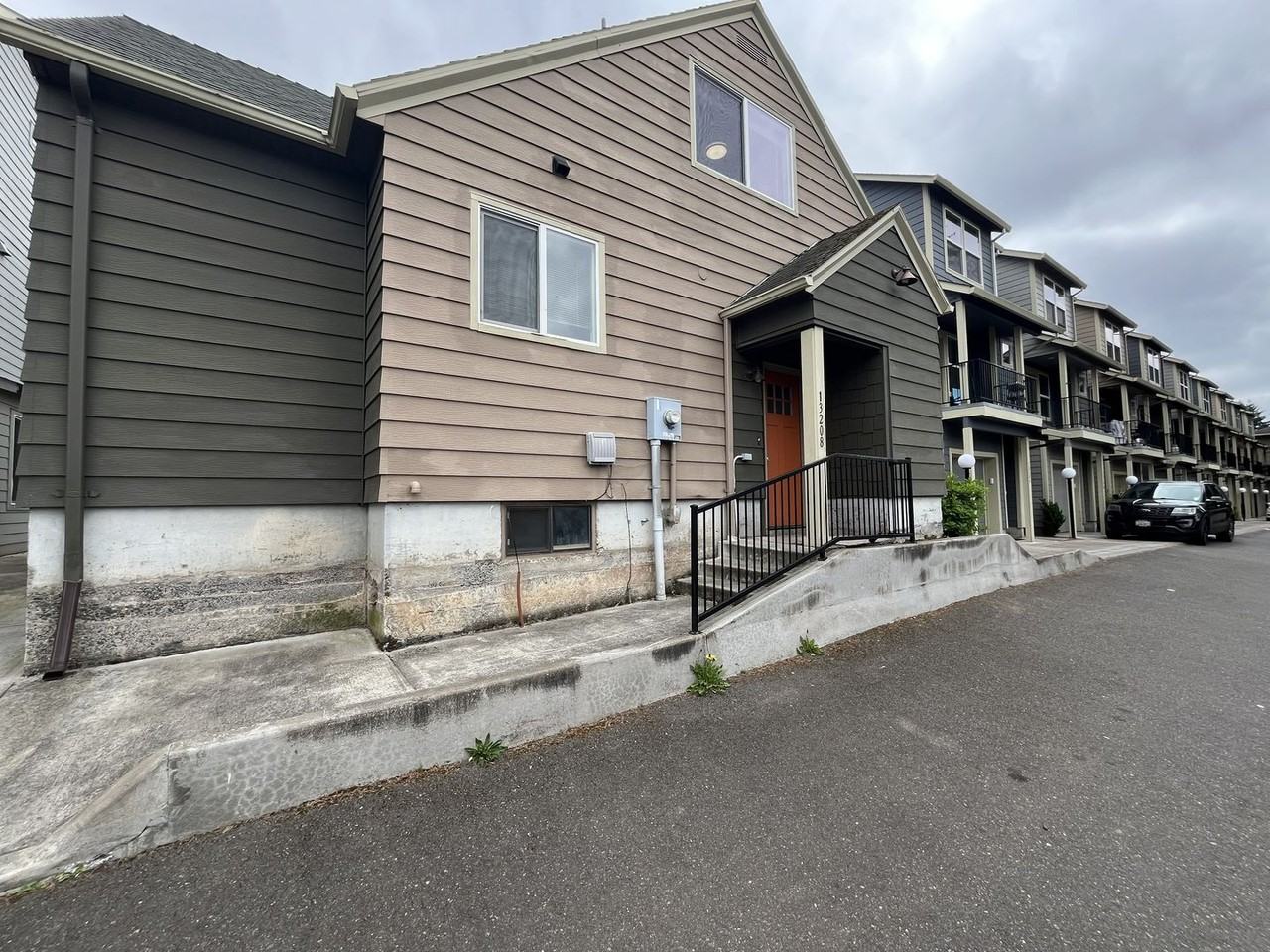 13208 Ne Glisan St - Photo 2 of 43