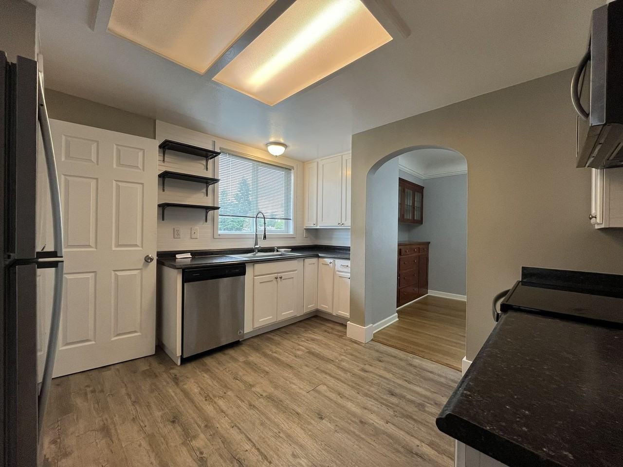 13208 Ne Glisan St - Photo 6 of 43