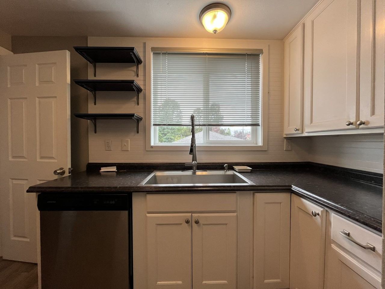 13208 Ne Glisan St - Photo 7 of 43