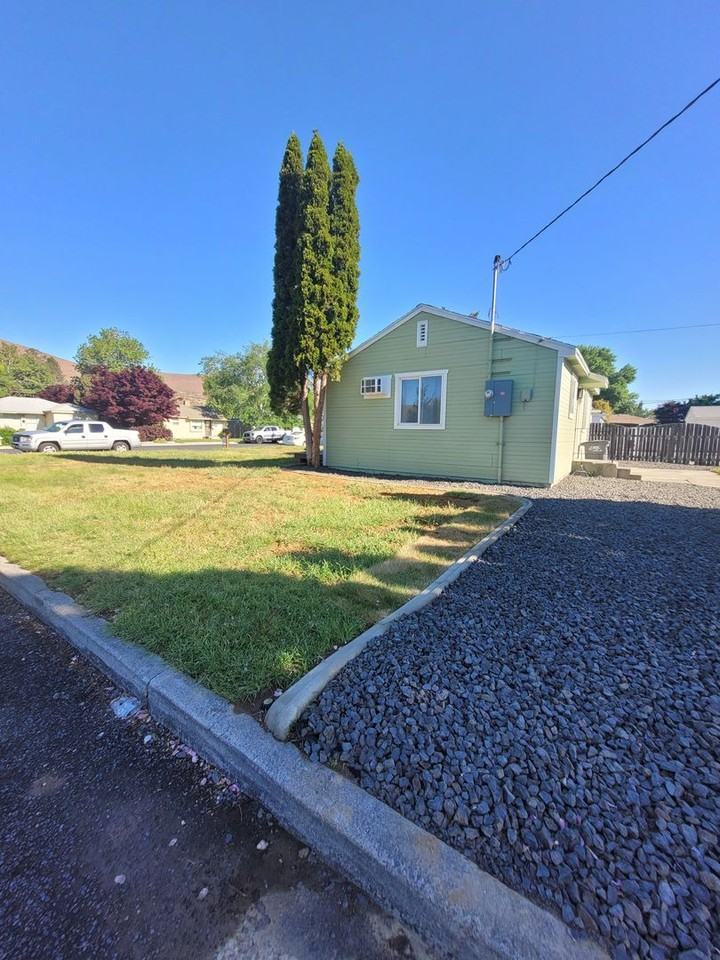 1330 C St Sw - Photo 3 of 25
