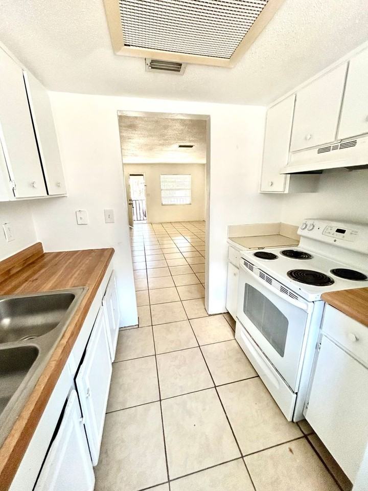 1225 Kennedy Rd - Photo 4 of 9