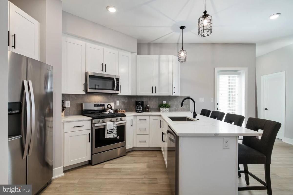 2537 Grays Ferry Ave #A - Photo 2 of 10
