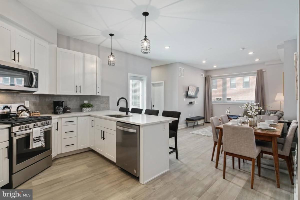 2537 Grays Ferry Ave #A - Photo 3 of 10