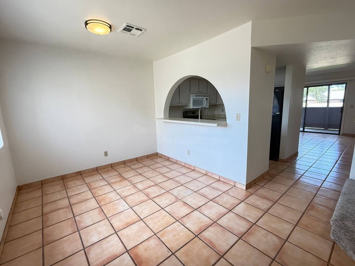 611 W 13th St - Photo 2 of 10