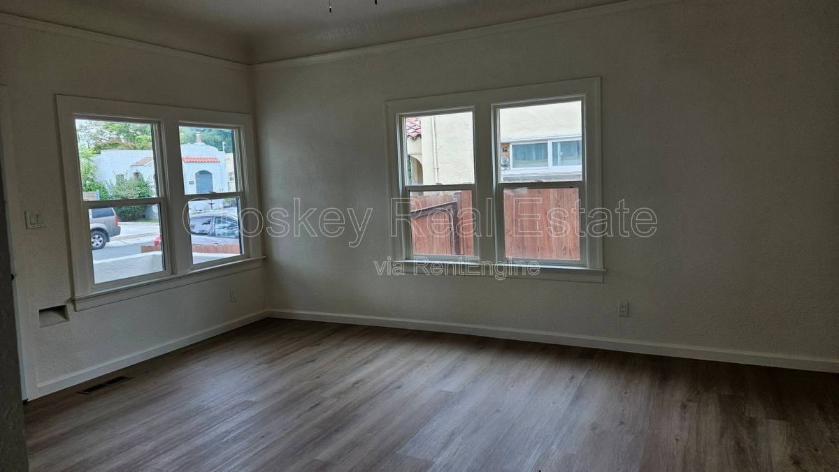 1346 Redwood St - Photo 3 of 10