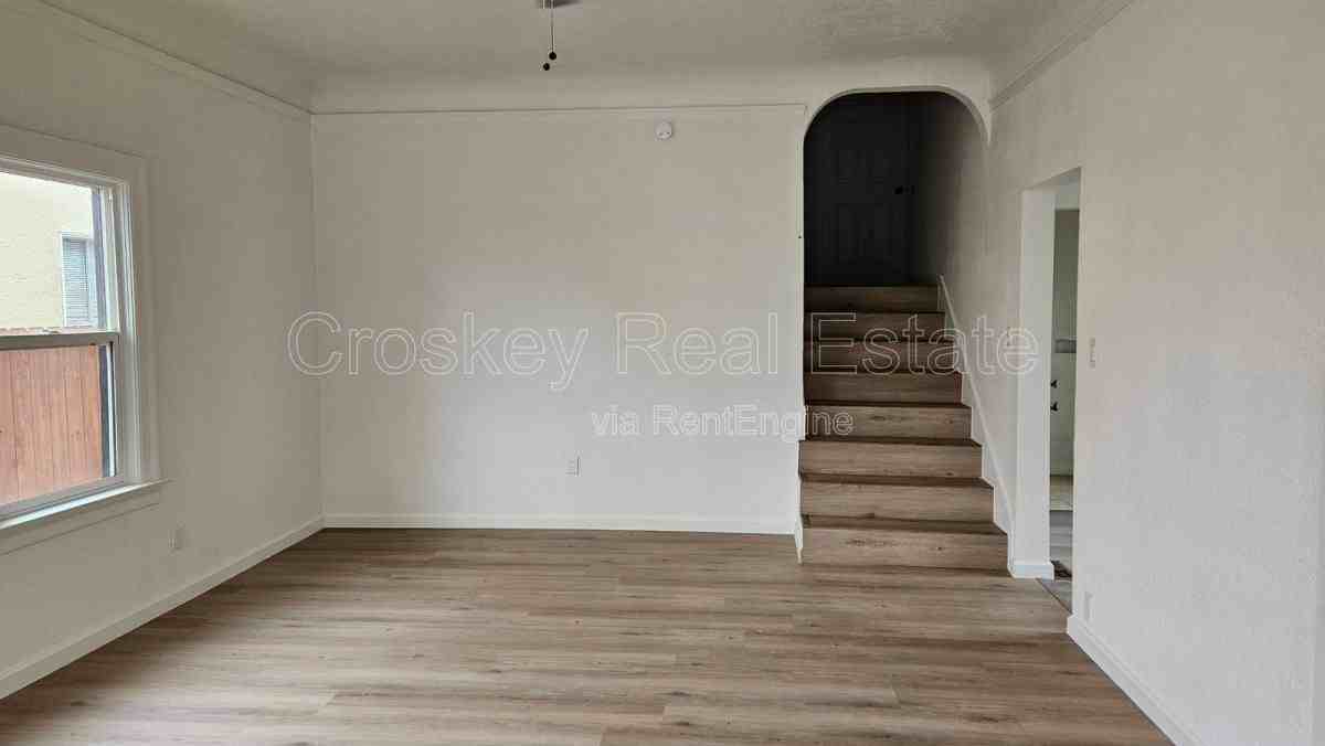 1346 Redwood St - Photo 4 of 10