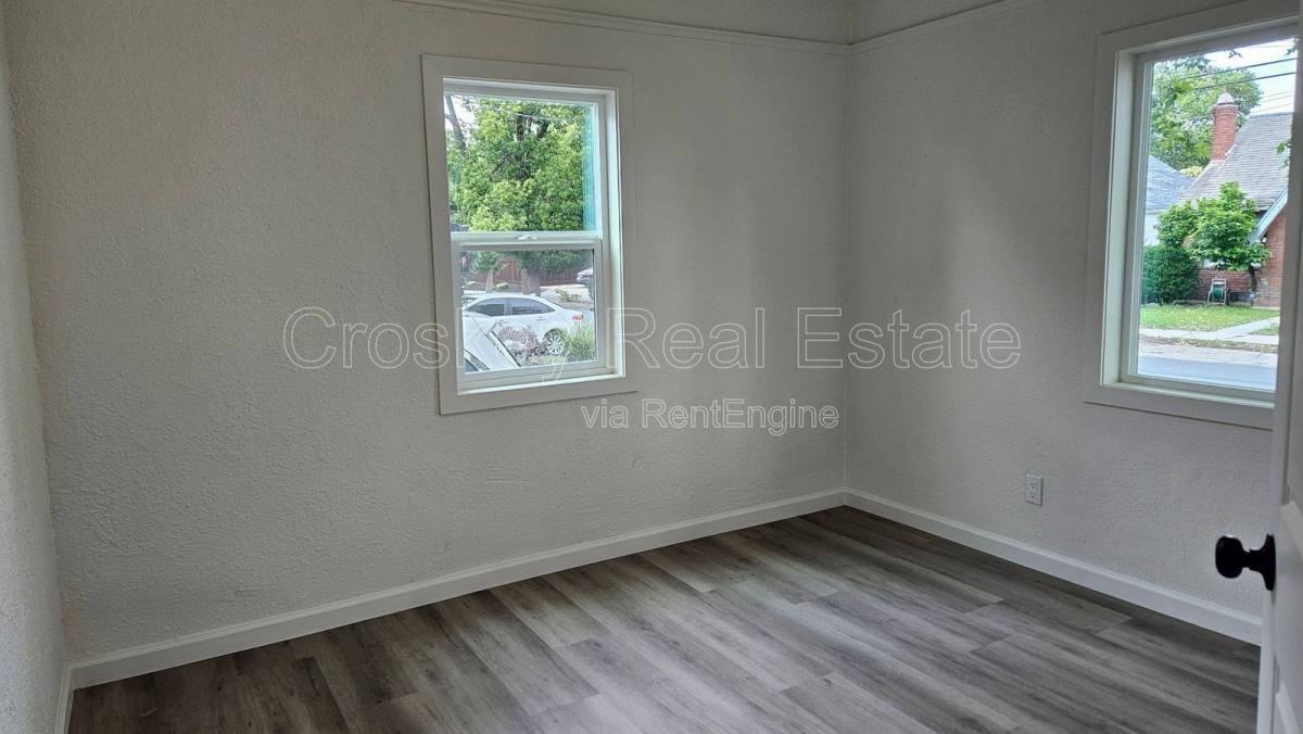 1346 Redwood St - Photo 5 of 10