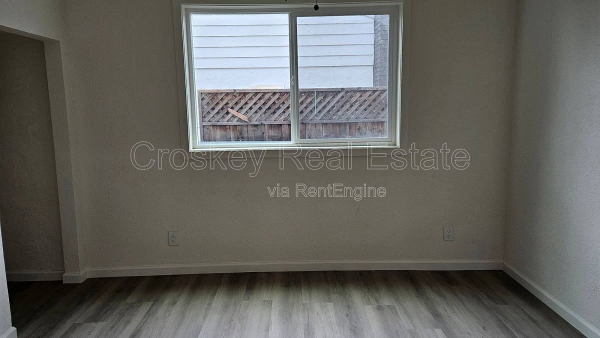 1346 Redwood St - Photo 6 of 10