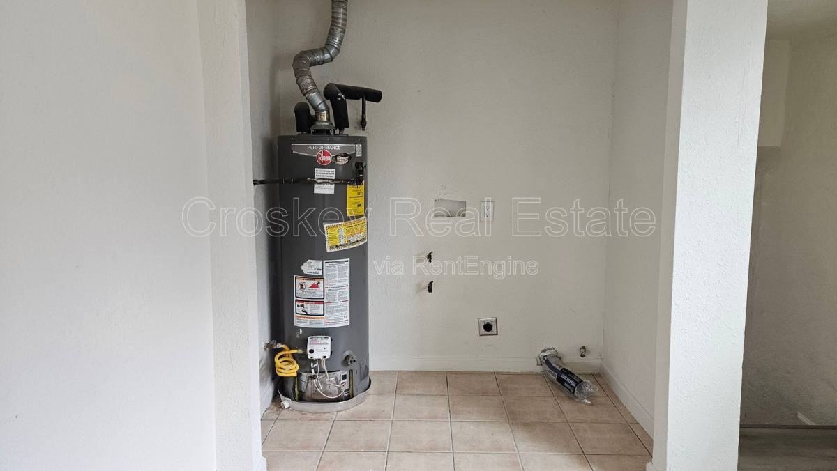 1346 Redwood St - Photo 7 of 10