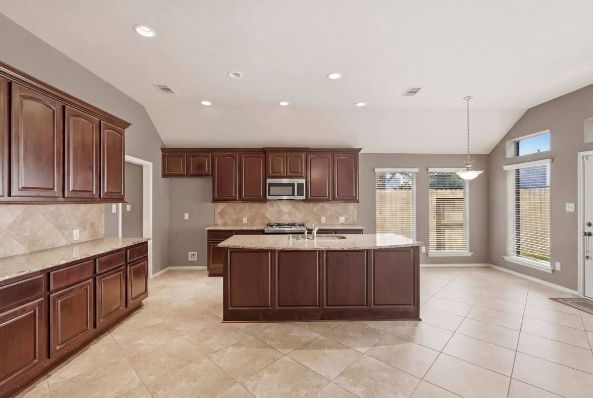 2935 Fair Chase Dr - Photo 2 of 10