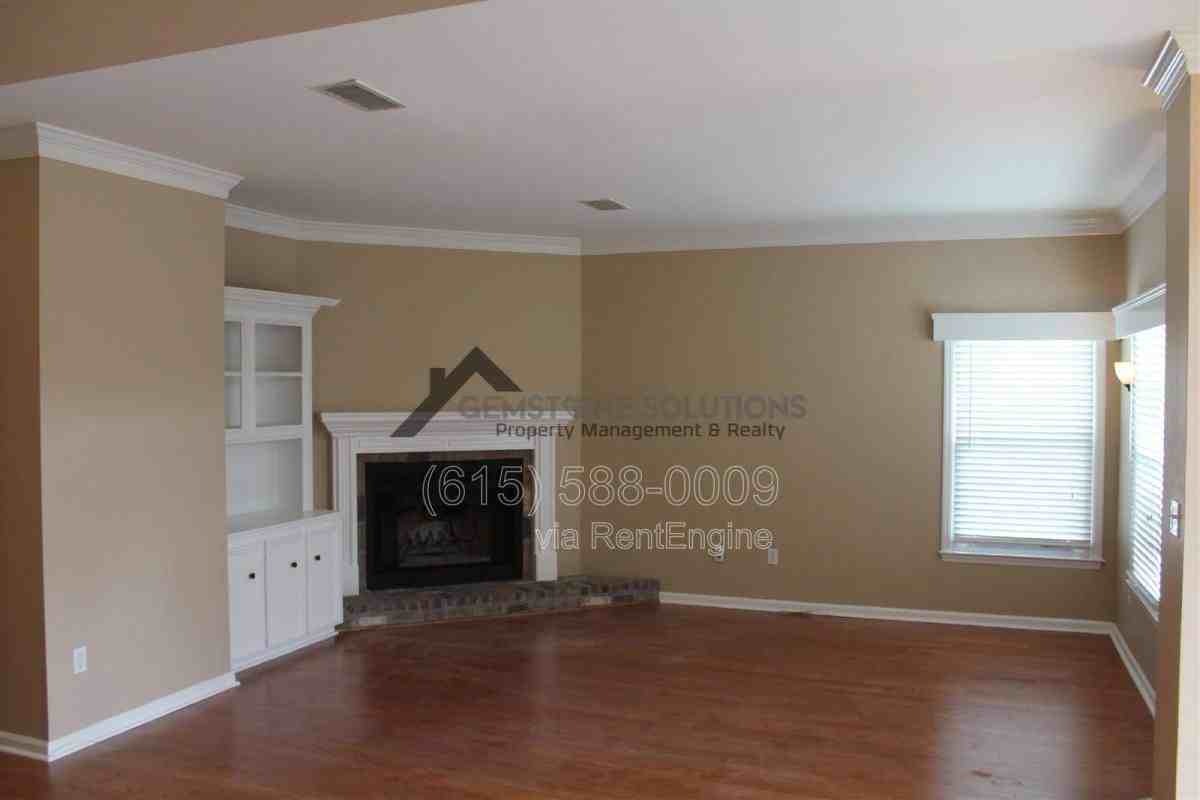 430 Maplegrove Dr - Photo 5 of 10