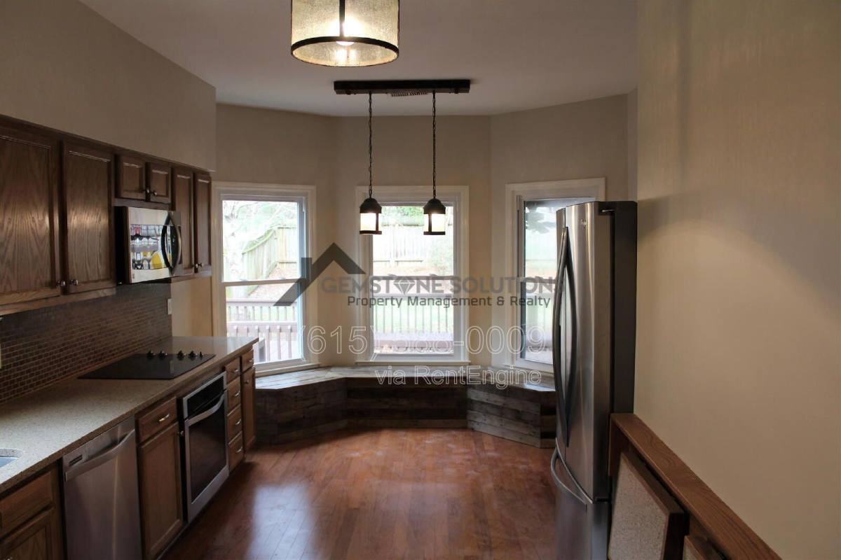 430 Maplegrove Dr - Photo 7 of 10