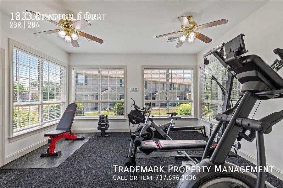 1921 Shady Oak Dr - Photo 3 of 10