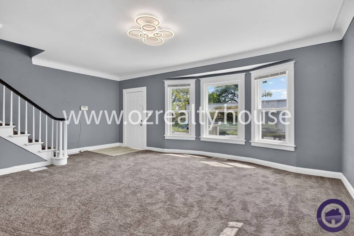 1505 Navarre Ave - Photo 3 of 9