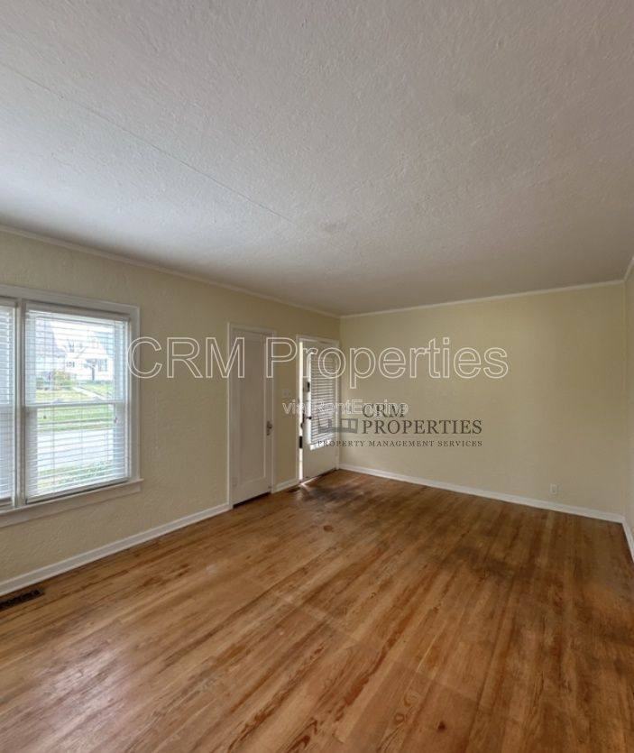 1907 S Webster St - Photo 2 of 9
